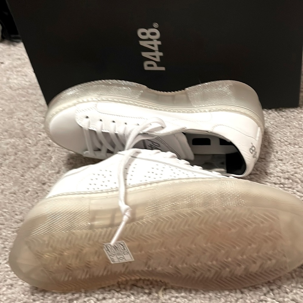 P448 Brand new super cool looking white plush leather sneakers size 36
